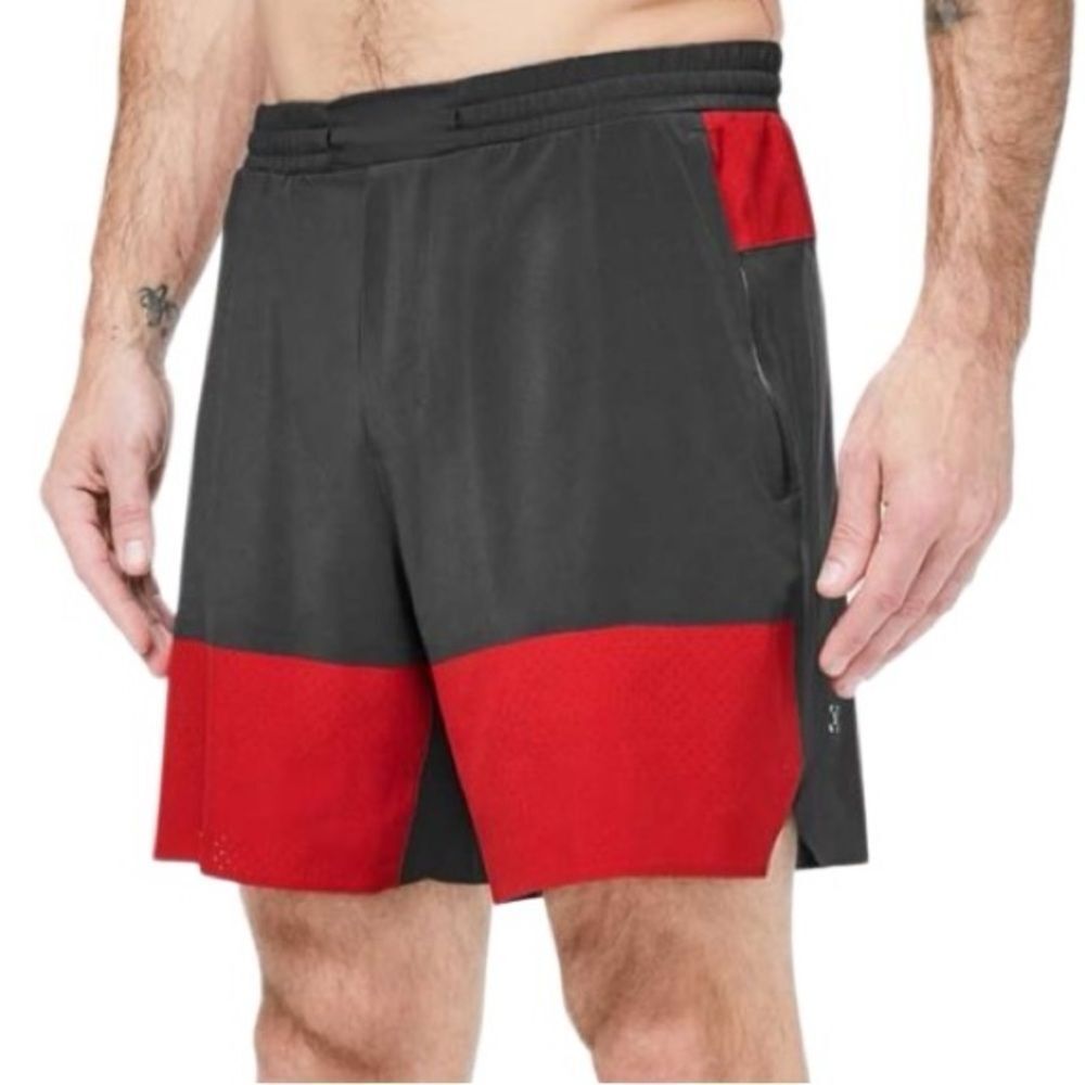 NWOT Lululemon Switch Up Short *7"
Obsidian / Dark Red